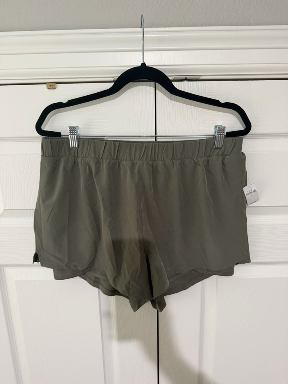 GapFit Mid Rise Dolphin Running Shorts